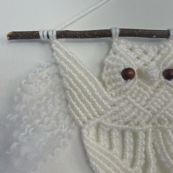 Handcrafted, macrame cord rustic tapestry stick. Adorable, owl 🦉 art - Picture 5 of 10